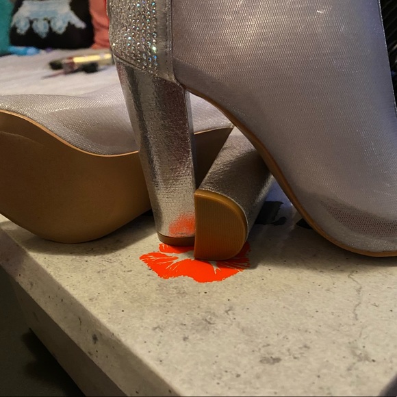 Heels - Picture 4 of 6